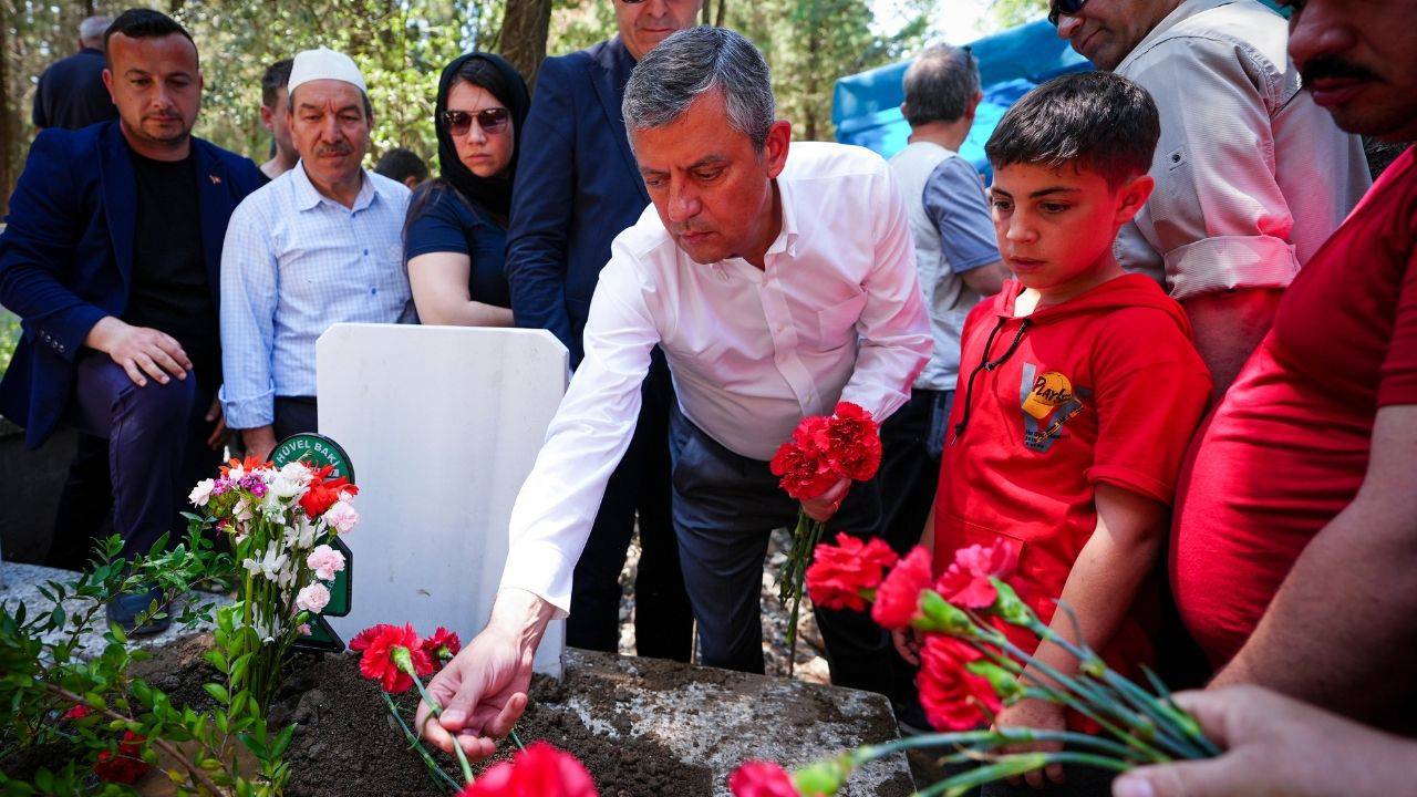 Özgür Özel amcası Necati Özel’i toprağa verdi