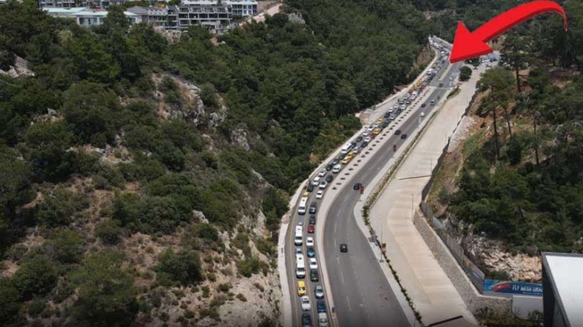 ‘Ölü Deniz’ bayramda canlandı: Beş kilometrelik kuyruk oluştu