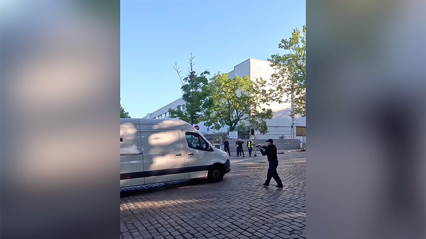 Berlin polisi Filistin aktivistlerine silah çekti