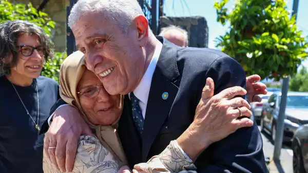 Dervişoğlu, Ekrem İmamoğlu’nun ailesine bayram ziyareti yaptı