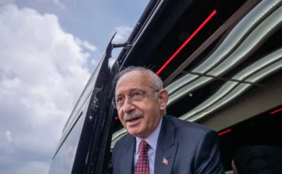 Kemal Kılıçdaroğlu mahkeme kararıyla CHP’nin başına döndü, iktidar bu durumu ‘Demokrasi güçlendi’ diye duyurdu