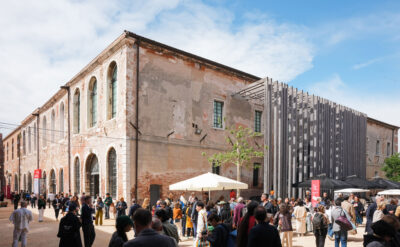 Venedik Bienal jürisi istifa etti
