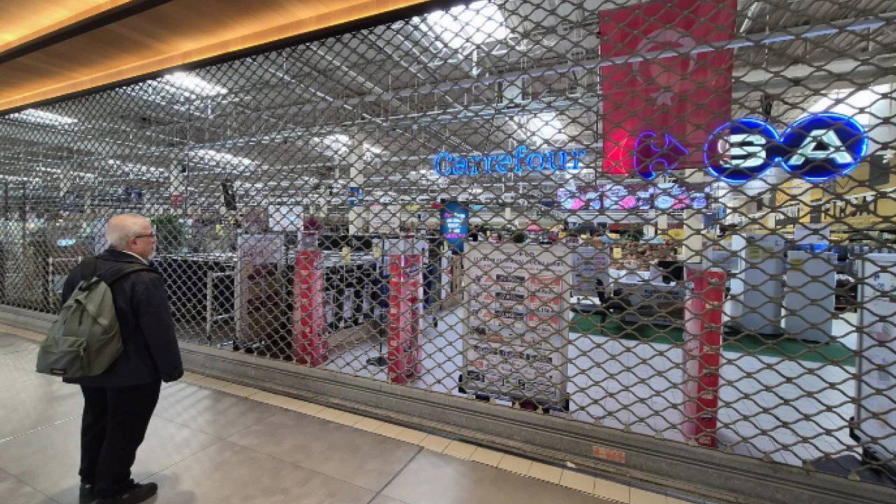 Türkiye’nin ilk hipermarketi mecbur kaldı, kepenk indirdi