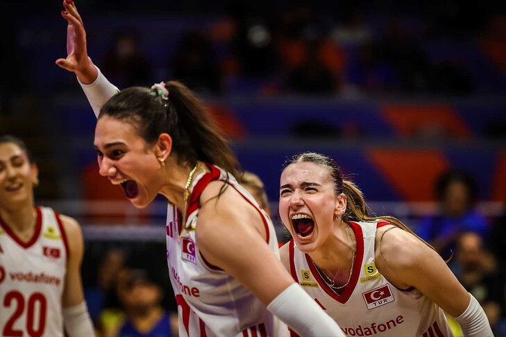 Filenin Sultanları ilk maçta Dominik Cumhuriyeti’ni 3-2 yendi