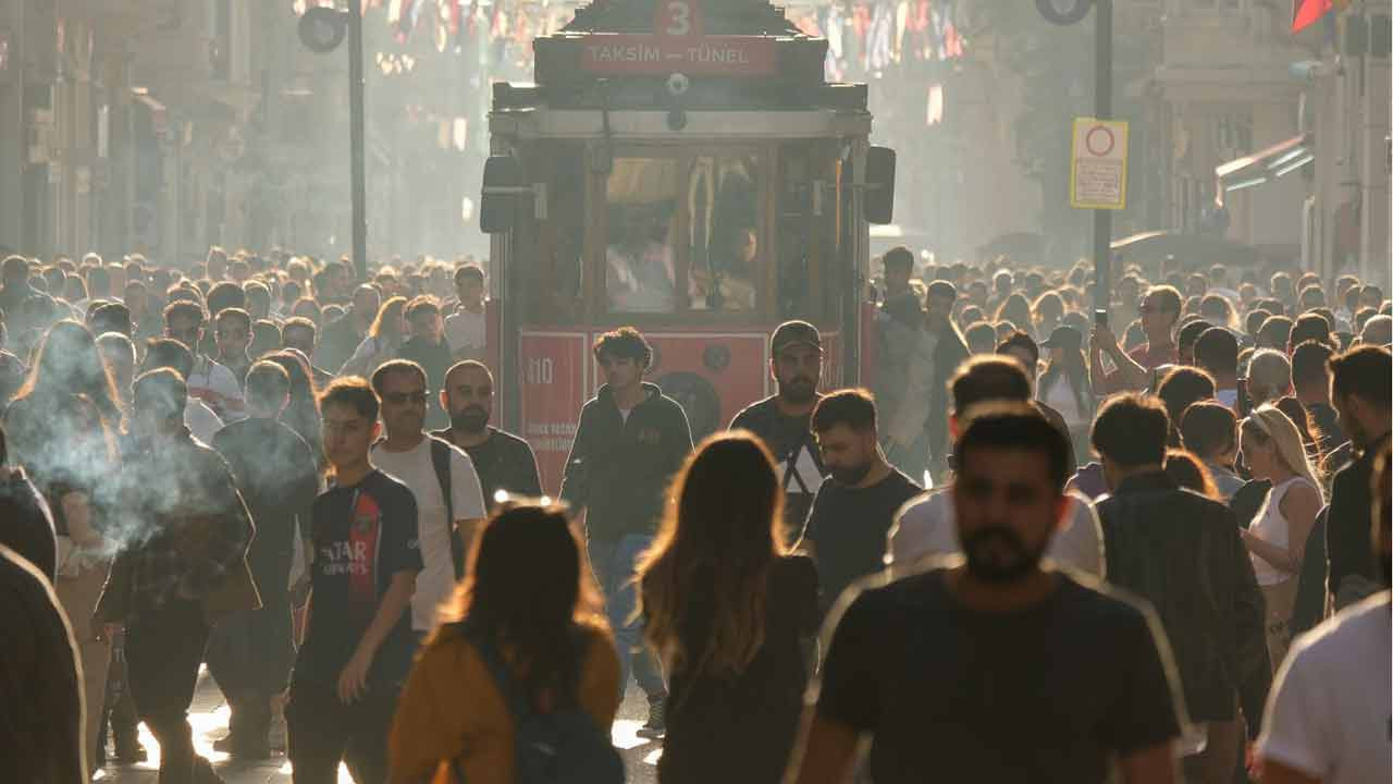 Nisan felaketler ayı: İşsizlikte patlama olmuş ama Bakanlar sevinç içinde