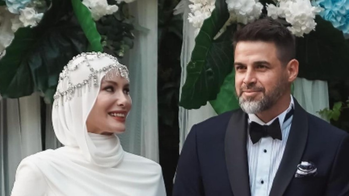 Eşinden Gamze Özçelik’e kutlamalı yıldönümü paylaşımı