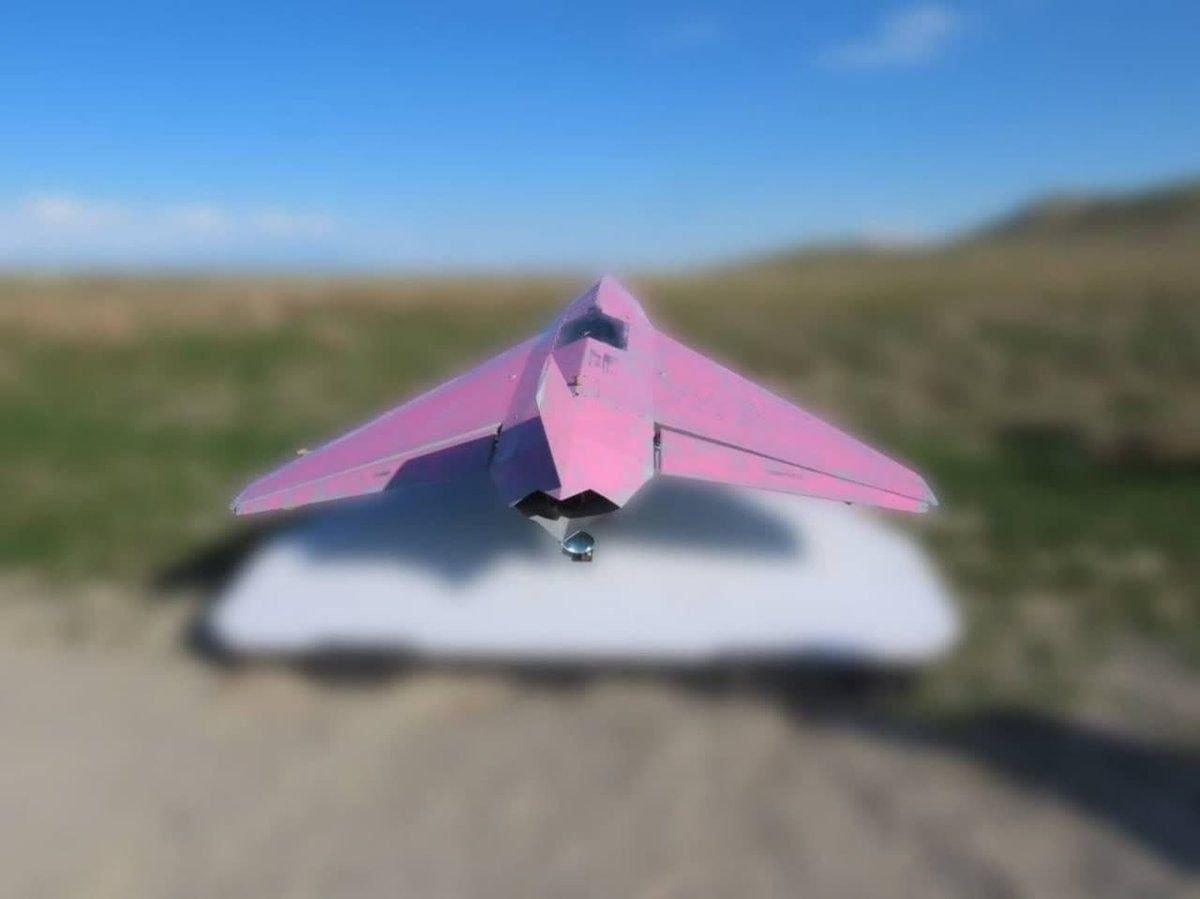 İran pembe dronunu sahaya sürdü: Keramet renginde değil hızında