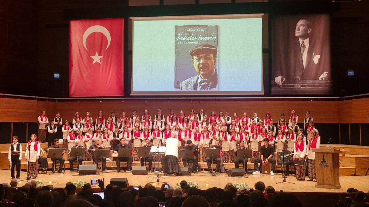 Çağdaş Yaşam Çocuk Korosu İzmirlileri coşturdu