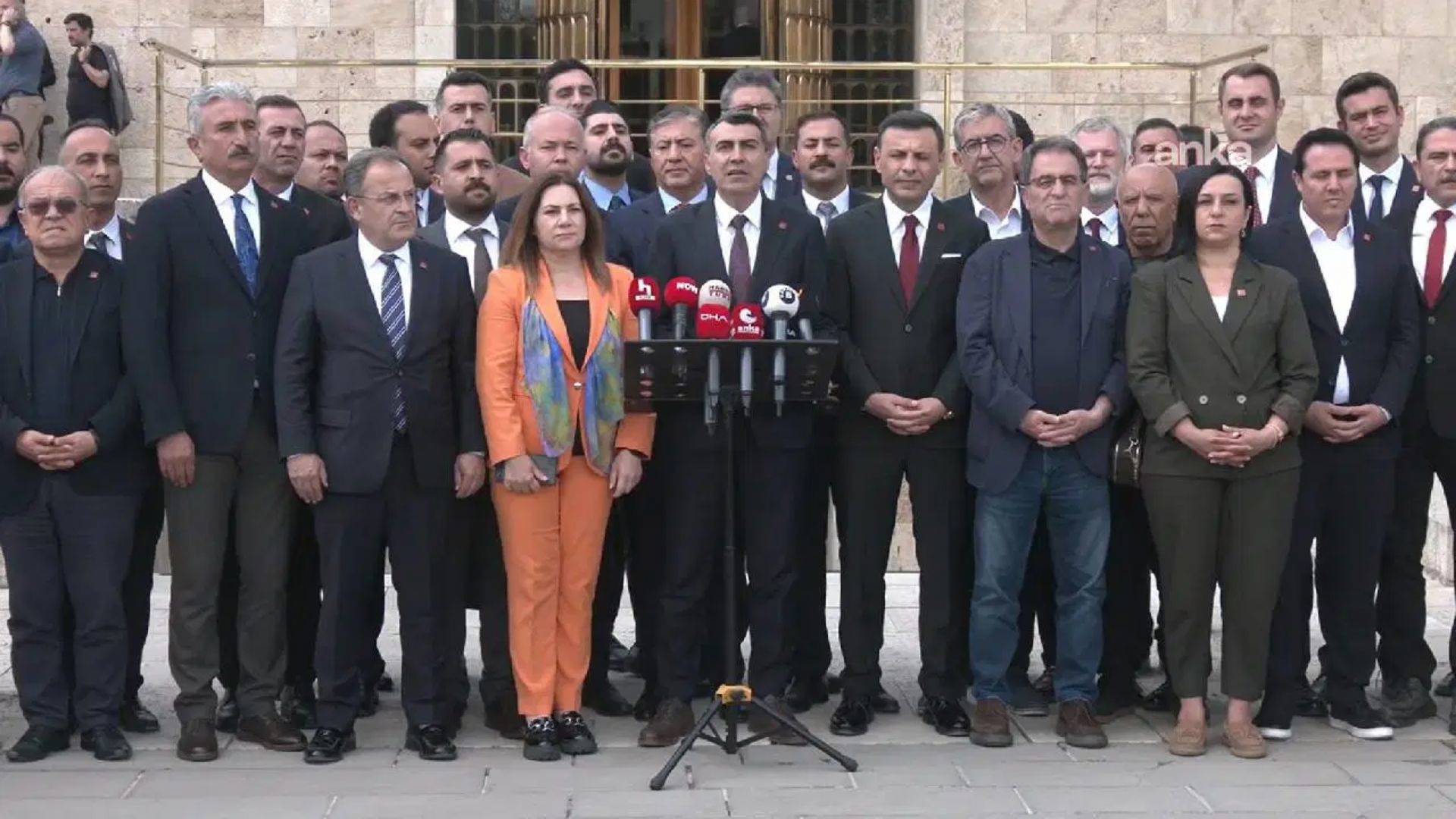 CHP’li 74 il başkanından ‘kurultay’ çağrısı: Genel başkanımız Özgür Özel, Cumhurbaşkanı adayımız İmamoğlu’dur