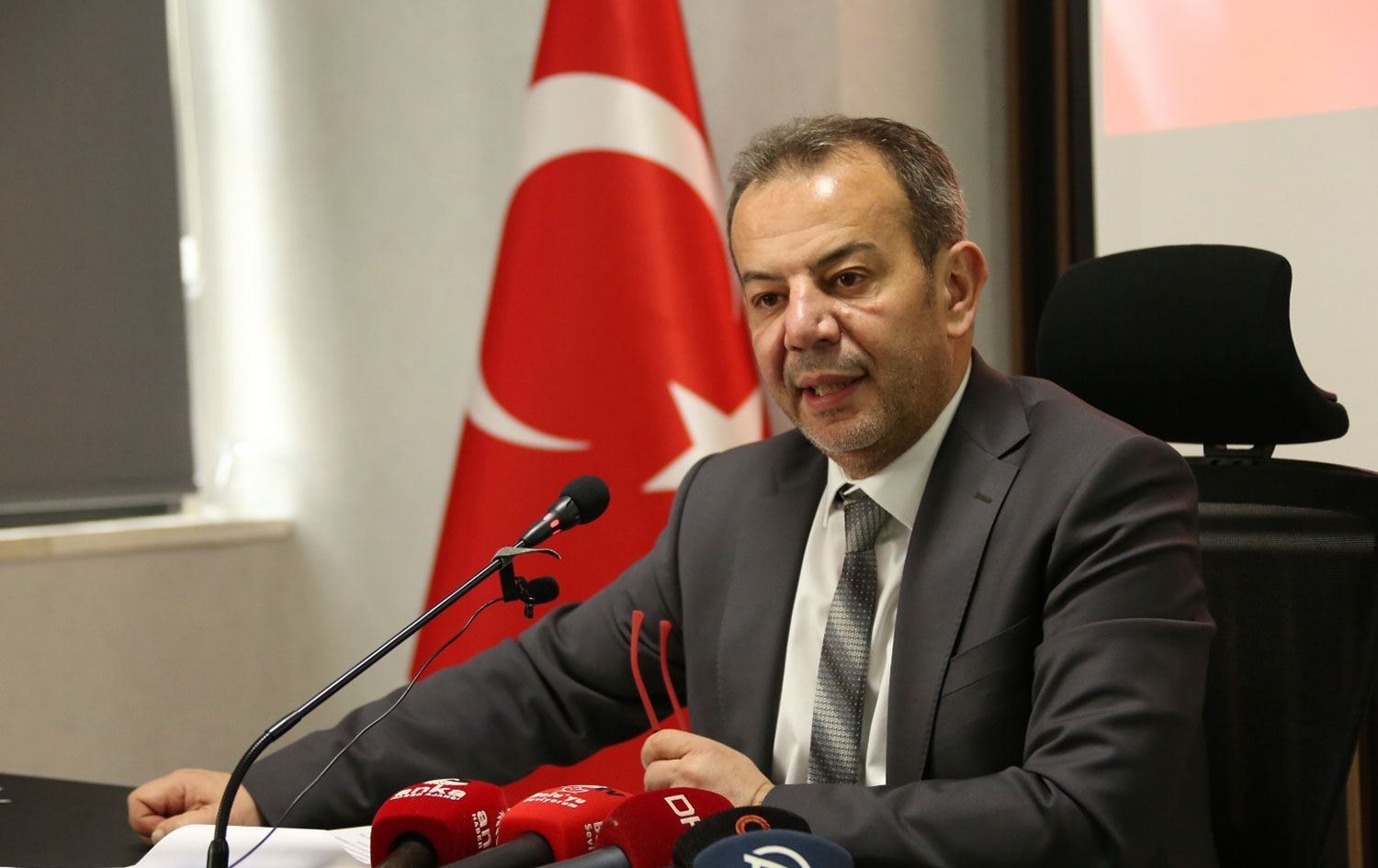 Bolu Belediye Başkanı Tanju Özcan CHP’den istifa etti