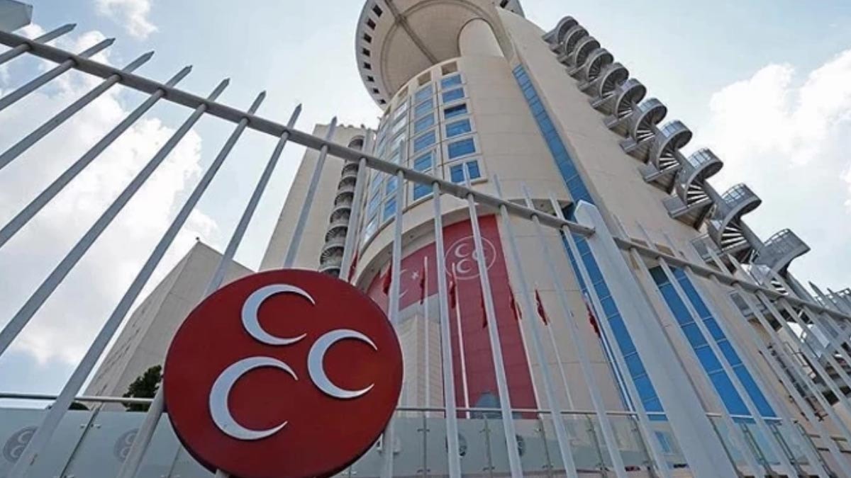 MHP’de iki başkan birden istifa etti