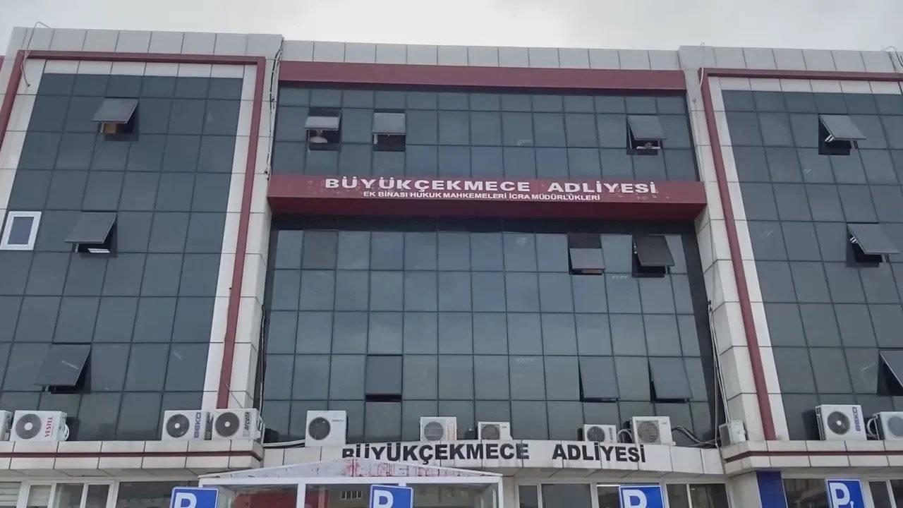 Adli emanet soygunu: Sarp kapısında teslim oldular