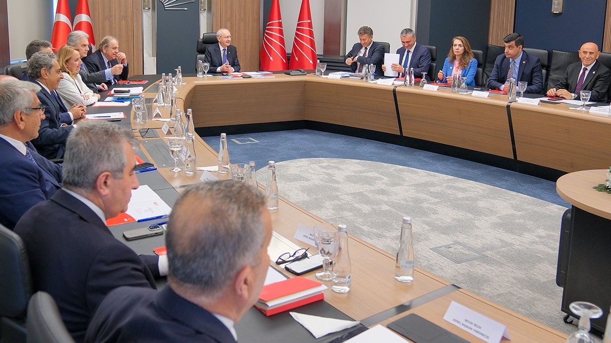 Bine yakın imza CHP Genel Merkezi’ne gidiyor: ’45 gün sonra kurultay’ sınavı