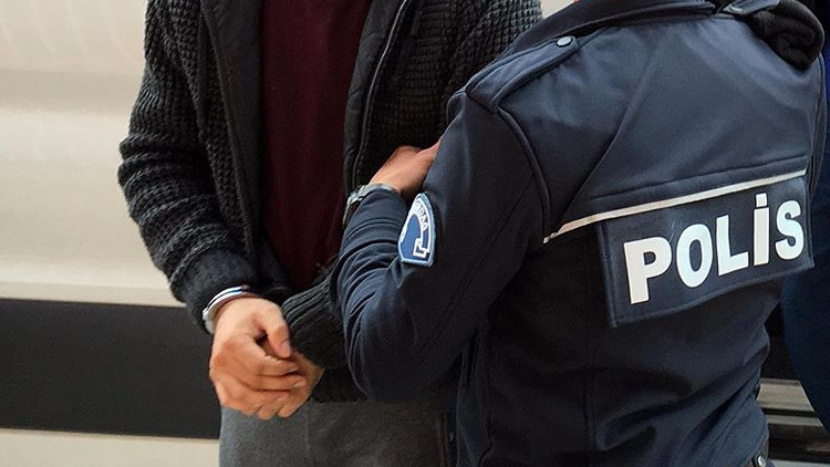 Göçmen kaçakçısı Iraklı tutuklandı: İstanbul Havalimanında sahte pasaportla yakalanmıştı