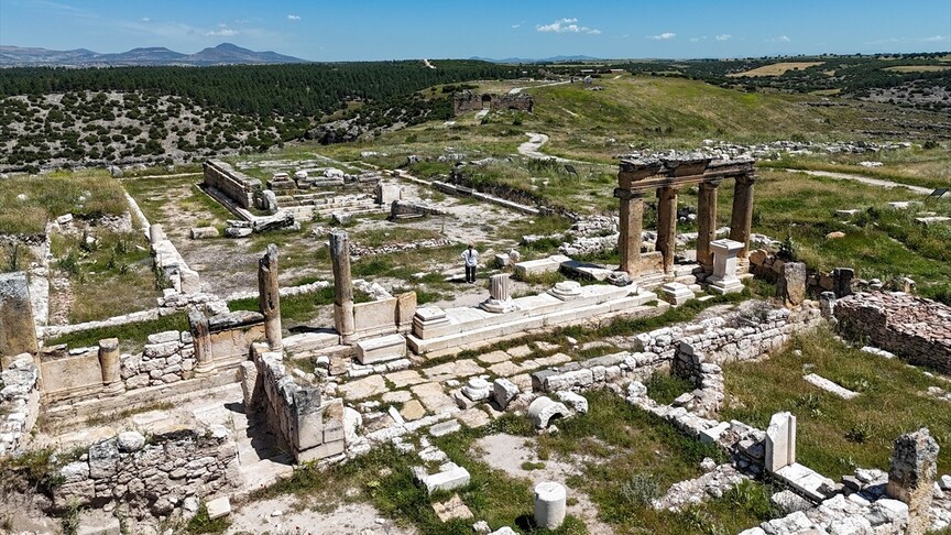 Blaundos kazısı: Rahiplerin sunak alanları gün yüzüne çıkıyor