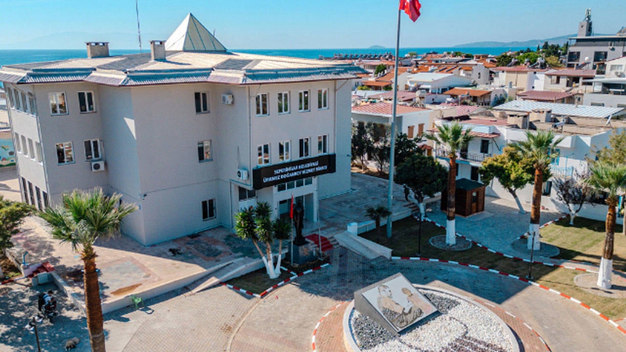 Seferihisar Belediyesi’ne operasyon: Altı kişi gözaltına alındı