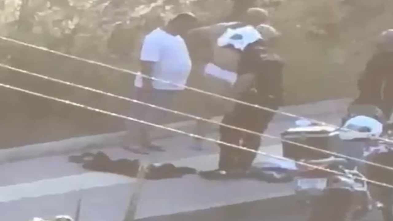 Polis arama yaptı: İç çamaşırına kadar soydu