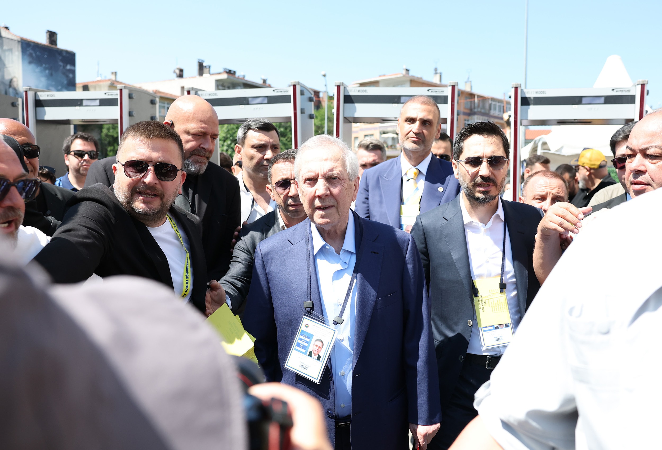 Aziz Yıldırım ters köşe yaptı: Aykut Kocaman bekleniyordu, İsmail Kartal açıklandı