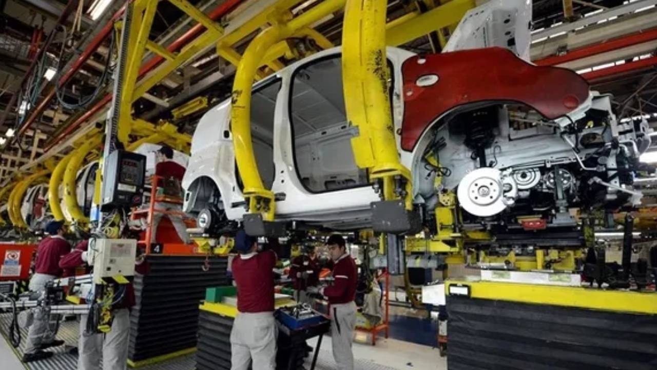 Otomotiv devi fabrikalarında gaza bastı: Seri üretime geçildi