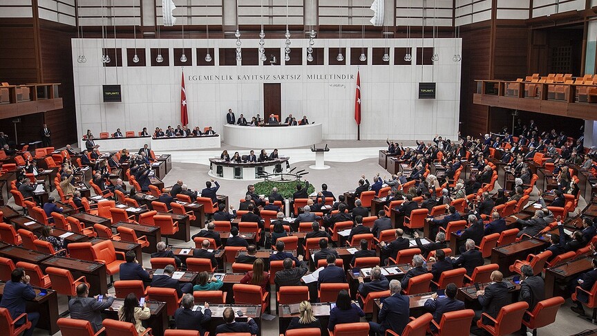 ‘Ödevini yapmayan’ medya kuruluşunun resmi ilan ve reklamı kesilecek