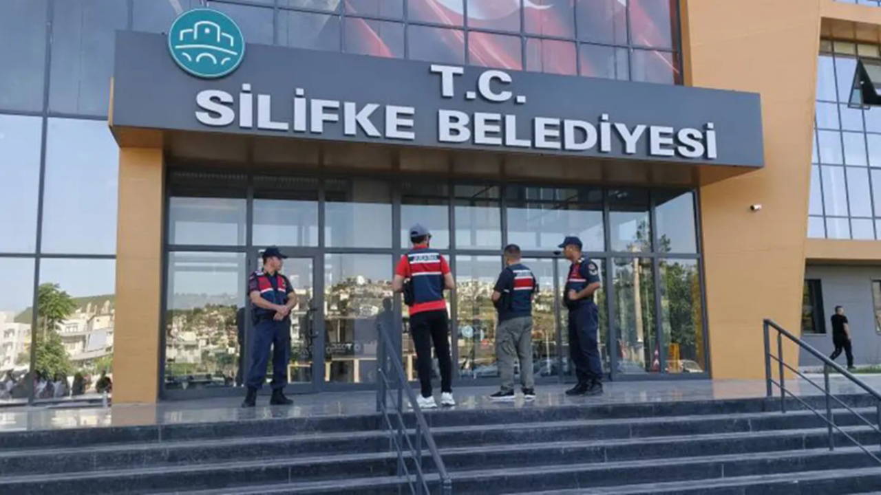 CHP'li Silifke Belediyesi'ne operasyon: Başkan Yardımcısı Yörükçü de gözaltına alındı