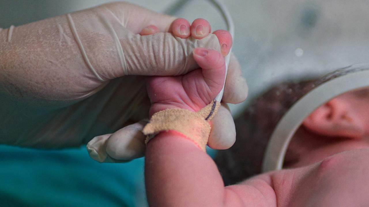 20 günlük bebeğini kendi aracıyla ezdi
