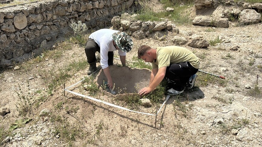 Karabük’te kazı: 1750 yıllık pitos mezar bulundu