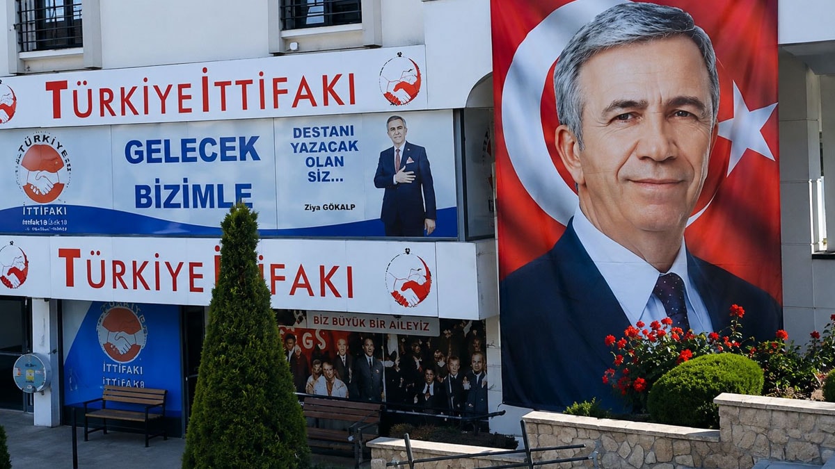 Mansur Yavaş posteri yanıtı: Yeni değil, üç yıldır orada