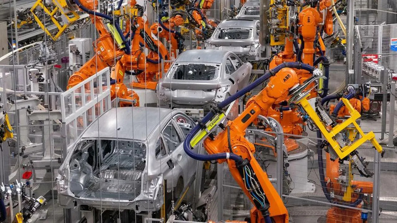 Otomotiv devi 50 yeni robot aldı, bin kişiyi işten çıkardı