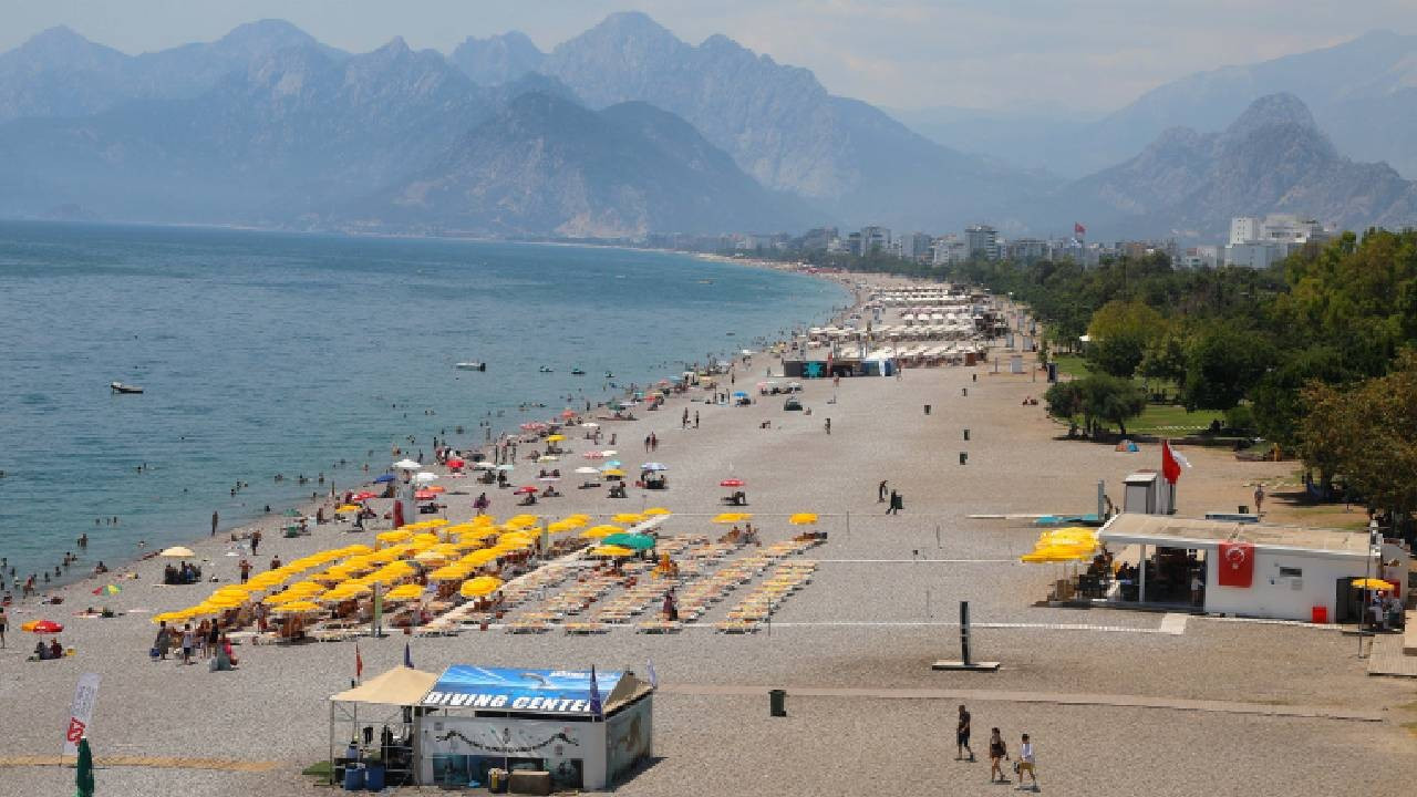 Antalya’da hissedilen sıcaklık 47 dereceye ulaştı