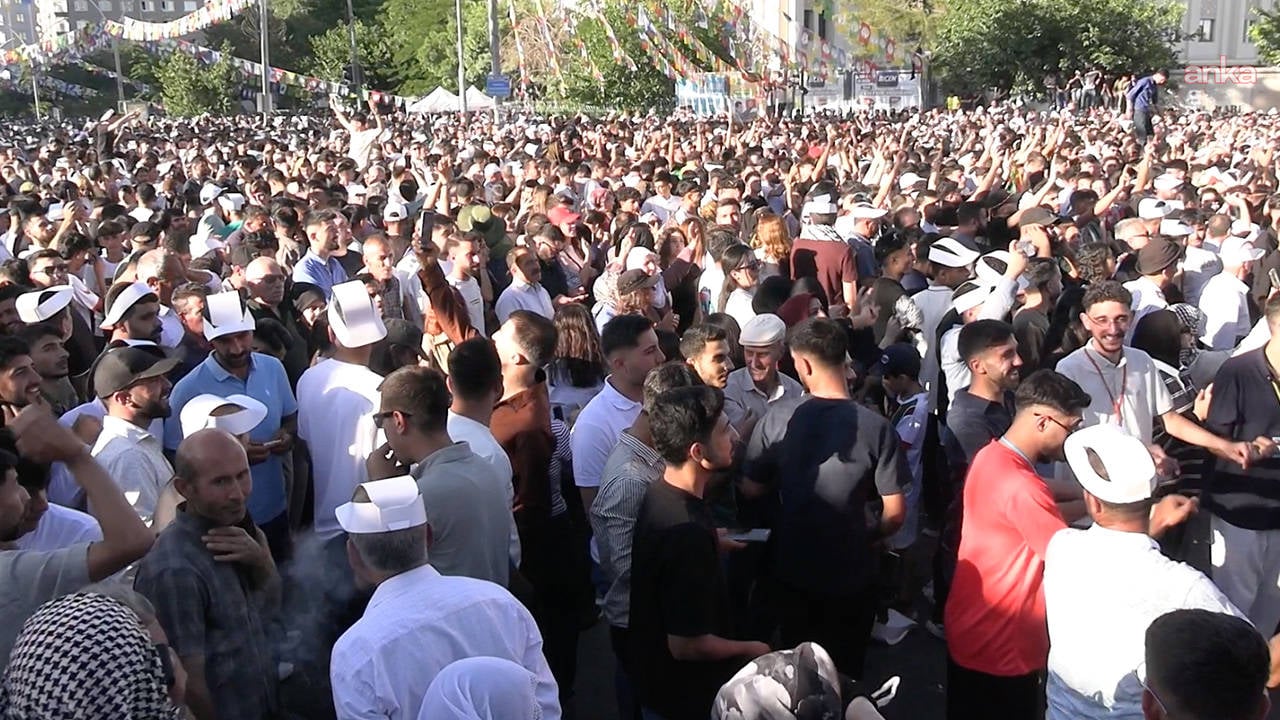 Diyarbakır'da Abdullah Öcalan'a Özgürlük Talebiyle Miting Düzenlendi