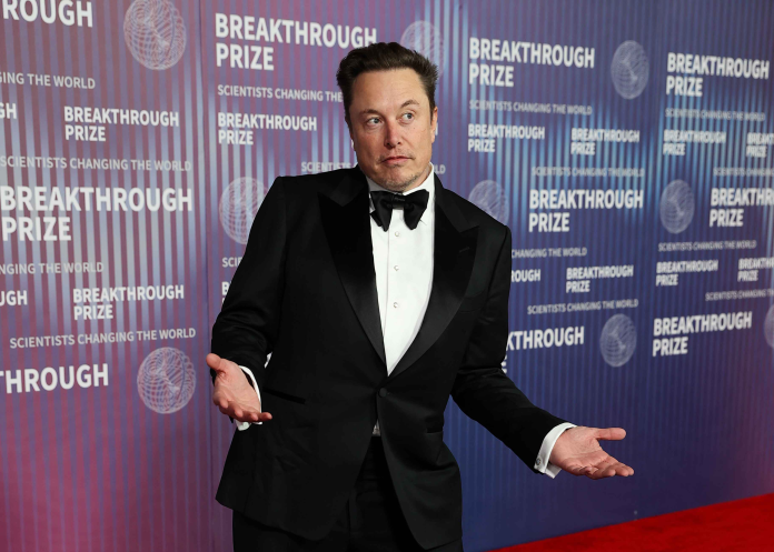 Elon Musk, SpaceX'in Tarihi Halka Arzıyla Dünyanın İlk Trilyoneri Olma Yolunda İlerliyor