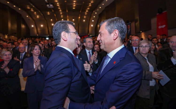 Hukukun güvence olmadığı bir ülkede yeni parti kurmak mı daha iyi, kurmamak mı?