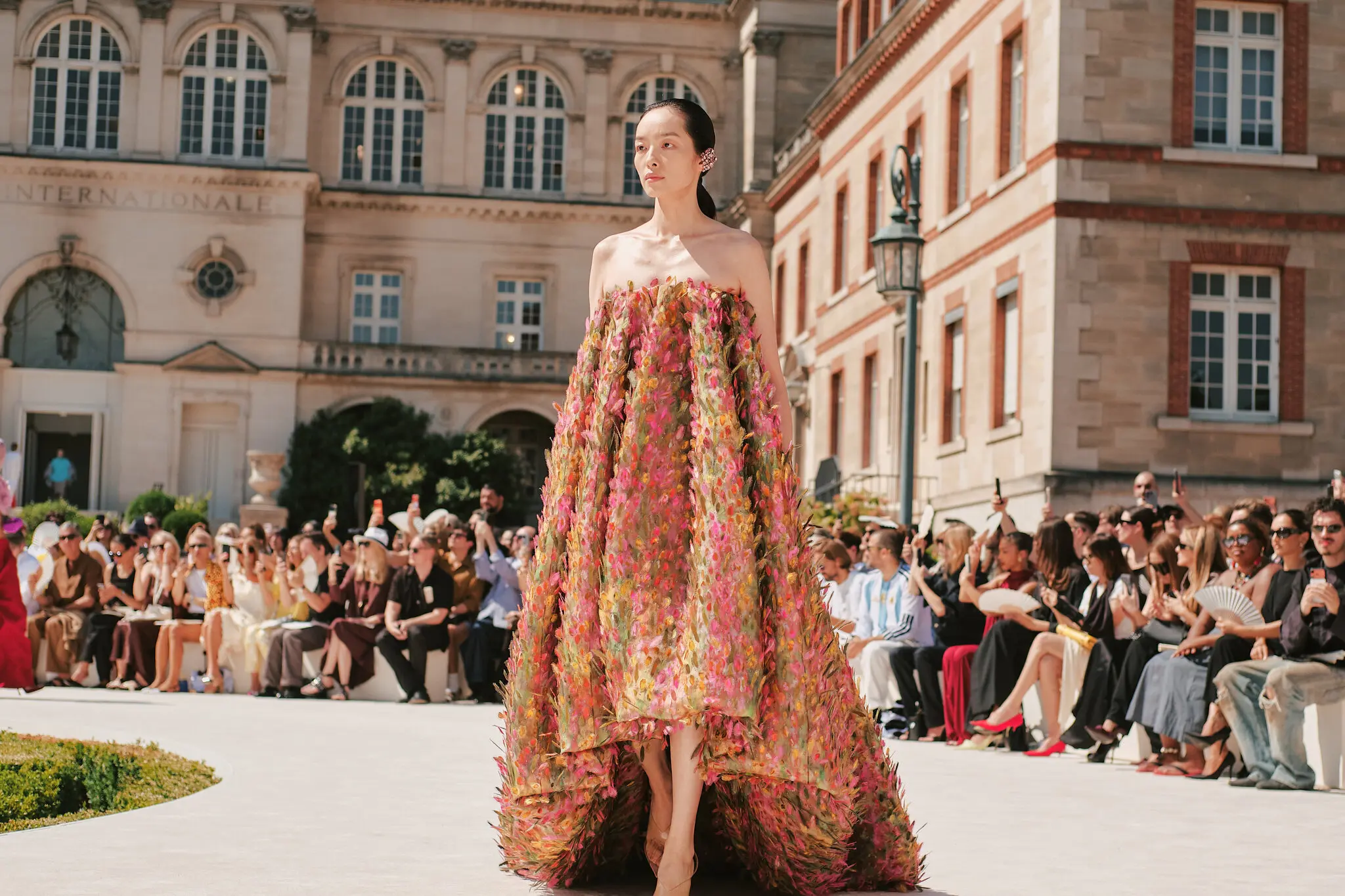 New York Times’ın ünlü moda yazarı, Balenciaga’nın son defilesini neden beğenmedi?