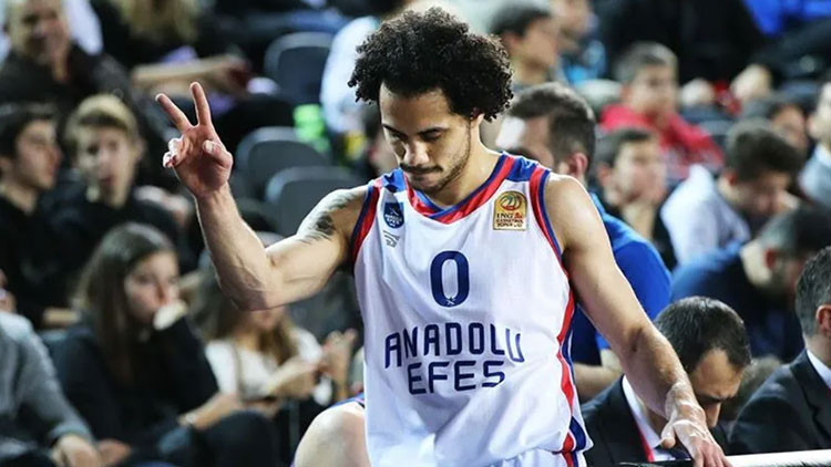 Larkin, Efes’e veda etti Fenerbahçe’ye uçtu