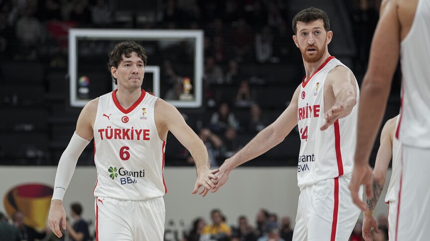 12 Dev Adam'dan İsviçre Maçı Hazırlığı: Liderlik Garantilendi