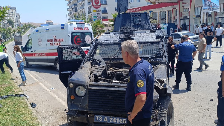 Zırhlı ekip aracı takla attı: İki polis yaralandı