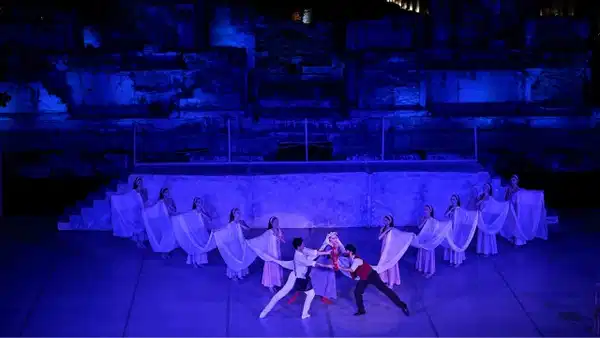Efes Antik Tiyatro’da ‘Zorba’ sahnelendi