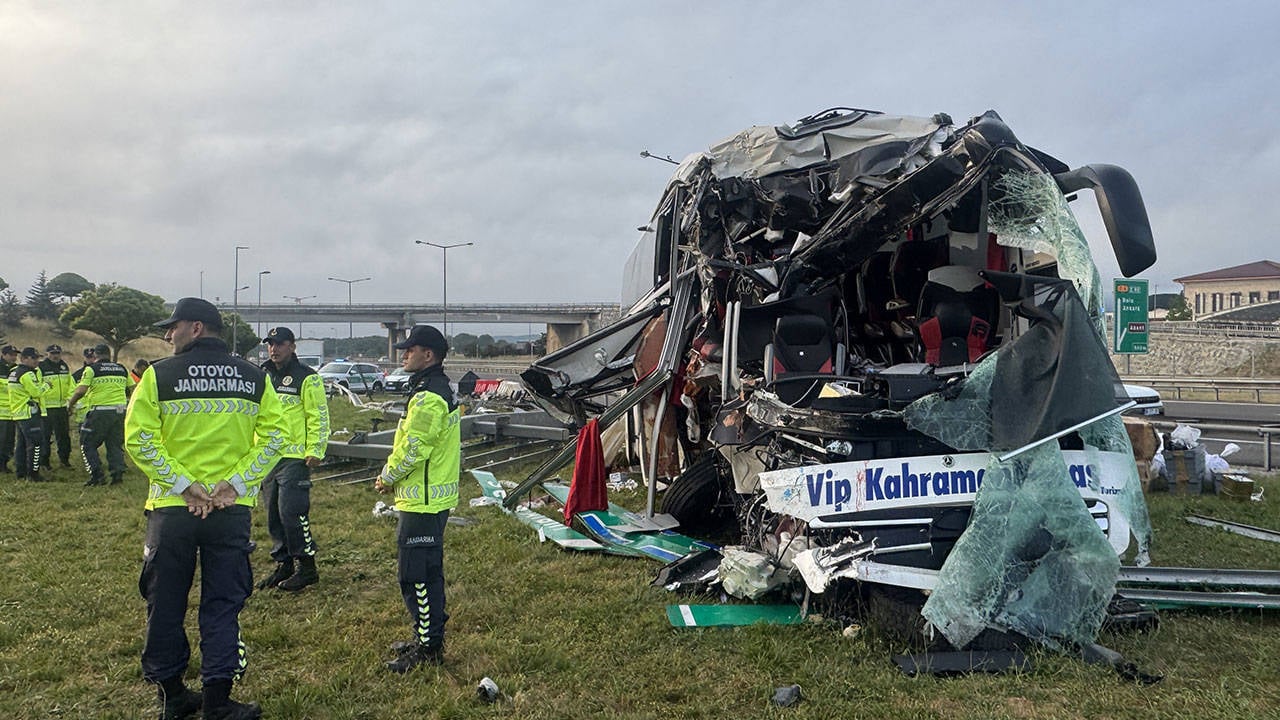 Yolcu otobüsü kazası: 5'i ağır 15 yaralı