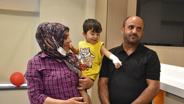 İki çocuğunu aynı hastalıktan kaybetti, sonuncuya böbreğini verdi