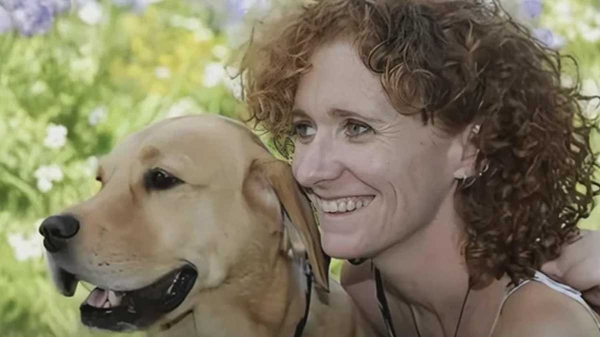 Köpeğini öperken başını çarptı, gözleri 24 yıl sonra birden açıldı