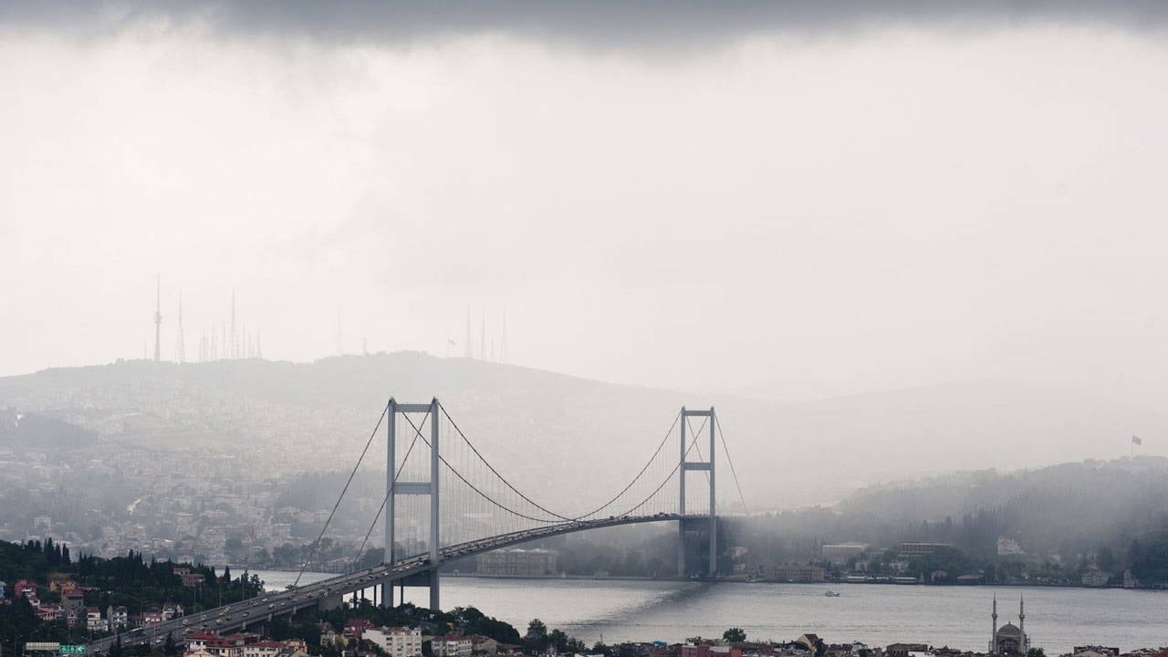 AKOM gün verdi: Gök gürültülü sağanak uyarısı