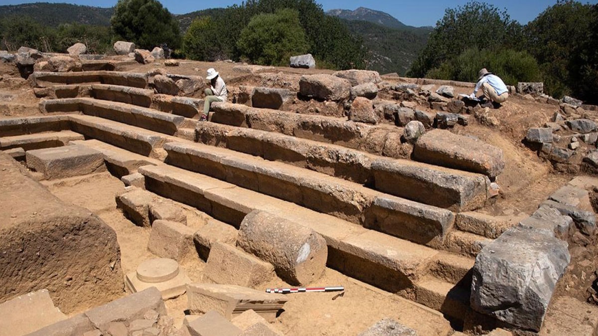 Menderes kazı ekibi duyurdu: Çömlekten Perslere ait 2500 yıllık altın sikkeler çıktı