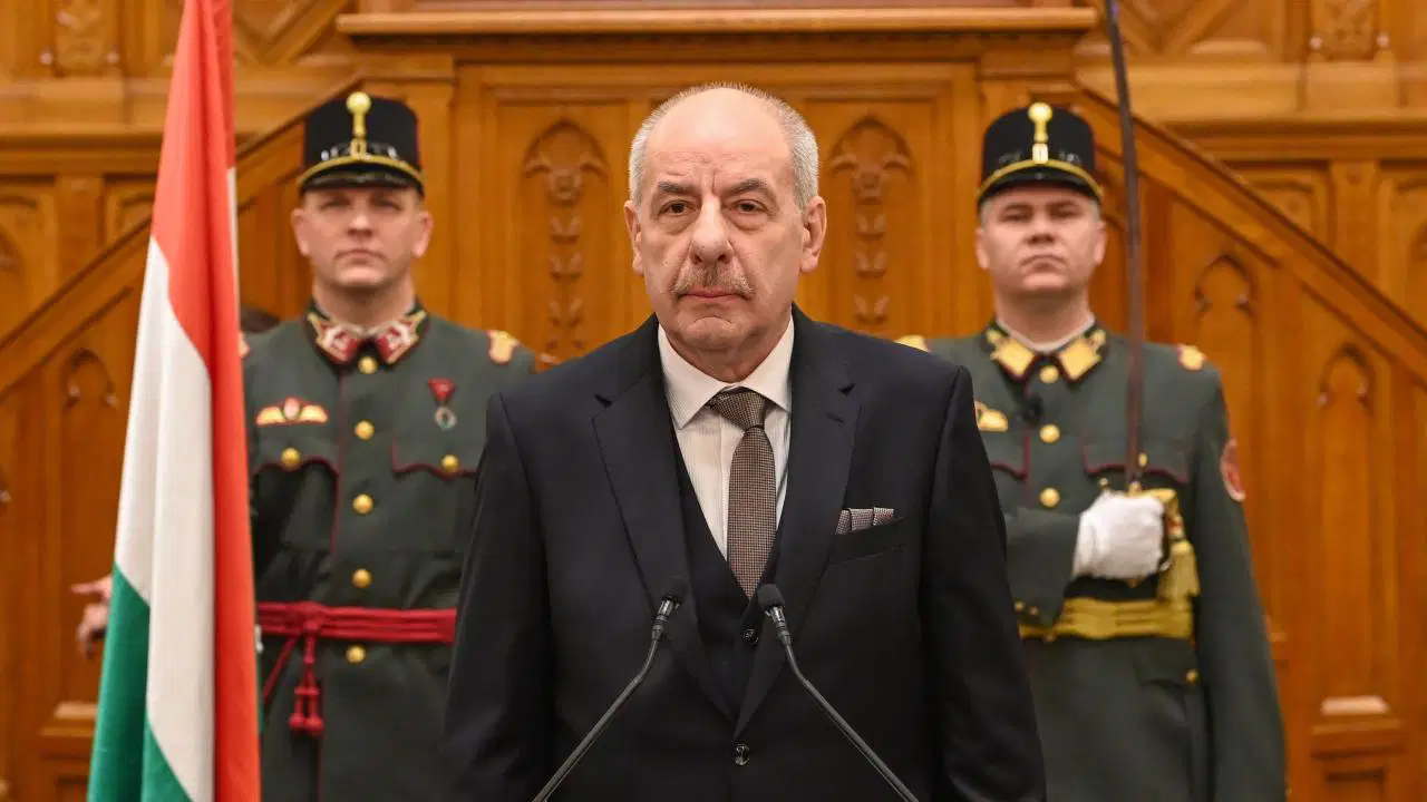 Macar Parlamentosu’nda tarihi karar: Cumhurbaşkanı görevden alınıyor