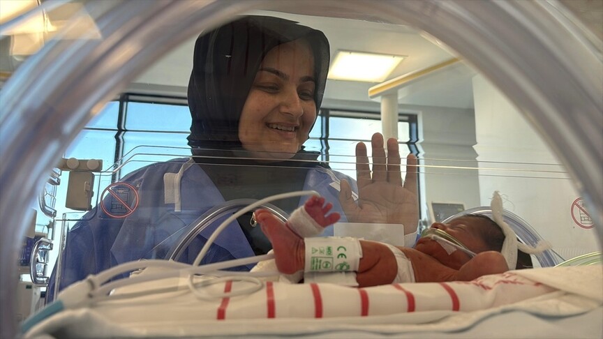 Bebeğin omurga kusuru anne karnında düzeltildi