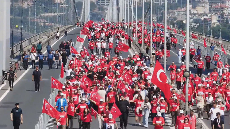 İstanbul’da 15 Temmuz yürüyüşü