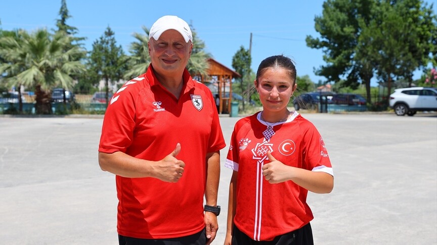 Liseli Yağmur ‘bocce’nin ana vatanında Fransızları bocce’yle dize getirdi