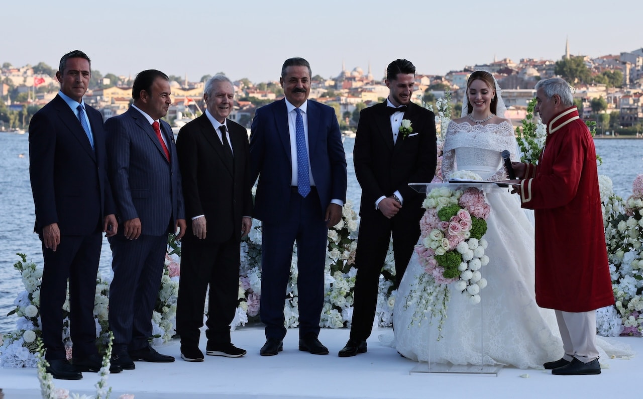 Aziz Yıldırım ile Ali Koç düğünde bir araya geldi