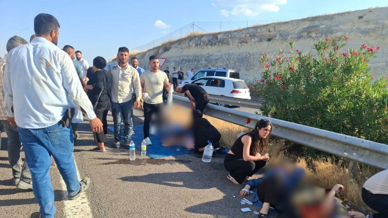 Günübirlik gezi dönüşünde kaza: Üç ölü, üçü  çocuk sekiz yaralı