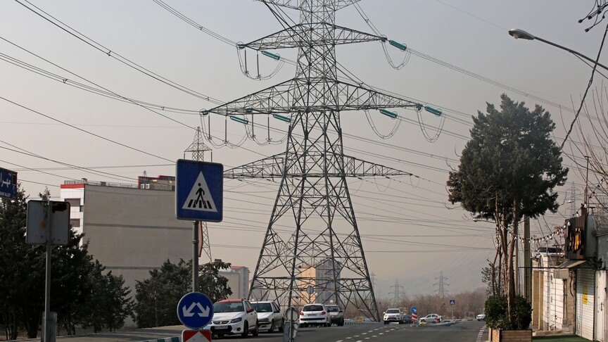 Tahran’da 500’ü aşkın kamu kurumunun elektriği kesildi
